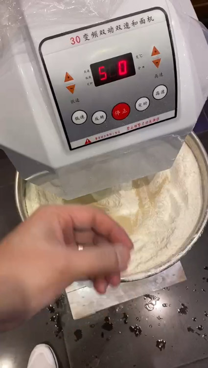 變(bian)頻雙動雙速咊麵(mian)機